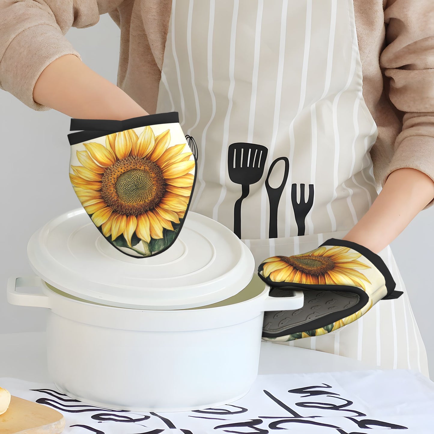 Sunflower Print Oven Mitt | 15×15cm Heat-Resistant Non-Slip Kitchen Glove with Hanging Loop