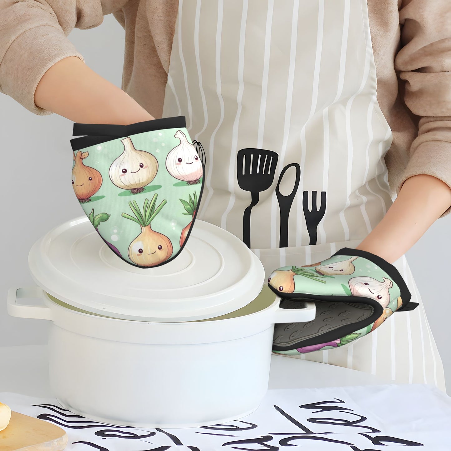 Cute Onion Character Oven Mitt | Heat-Resistant Glove with Anti-Slip Silicone Palm | 15×15cm