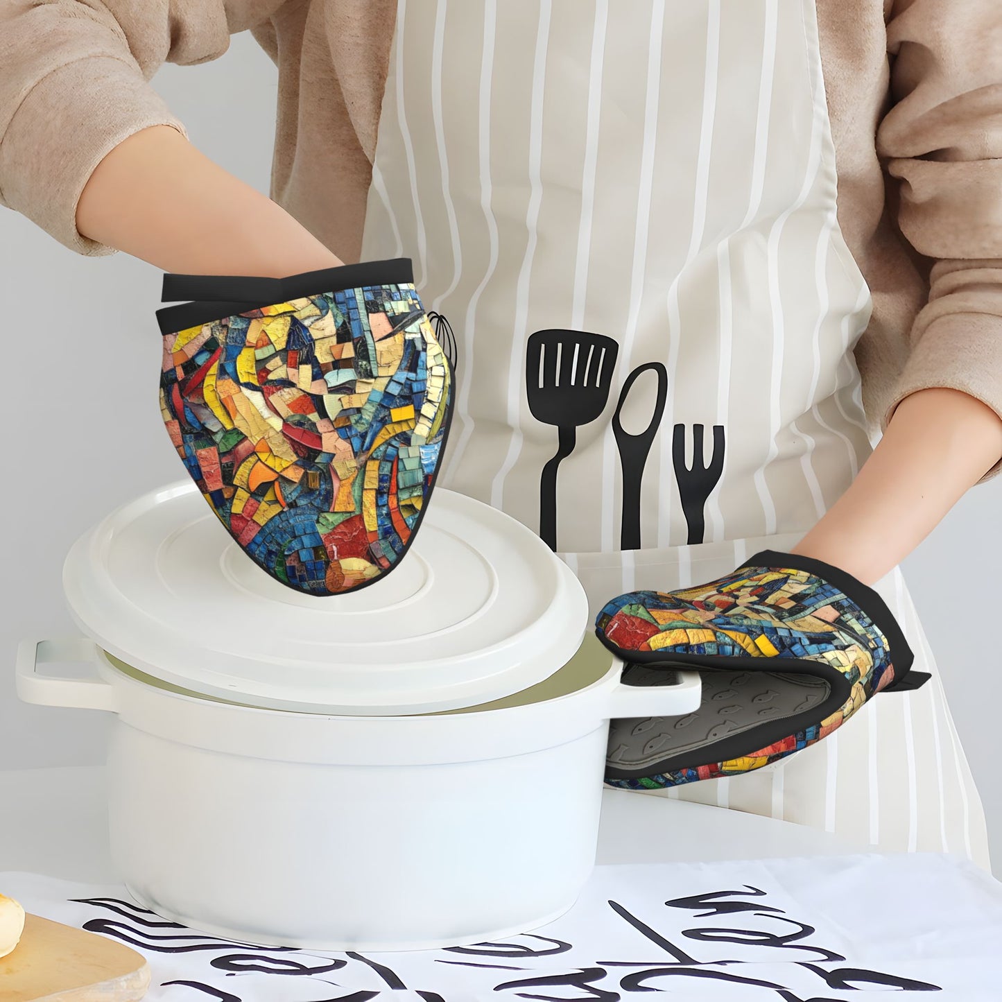 Abstract Mosaic Art Oven Mitt | Colorful Collage Design | 15×15cm Heat-Resistant Glove with Silicone Grip
