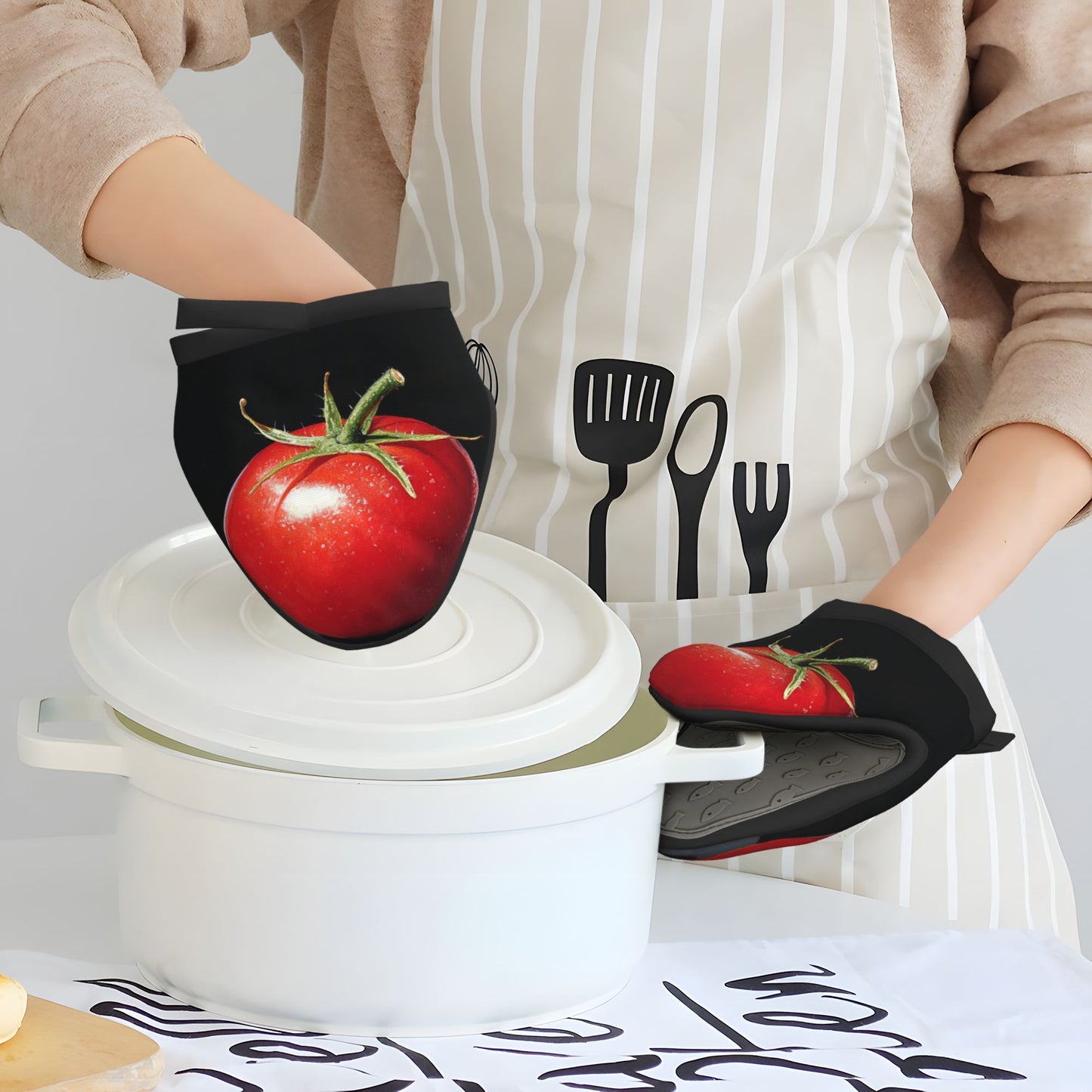 Creative Tomato Print Heat-Resistant Oven Mitt | 15×15cm Non-Slip Kitchen Glove