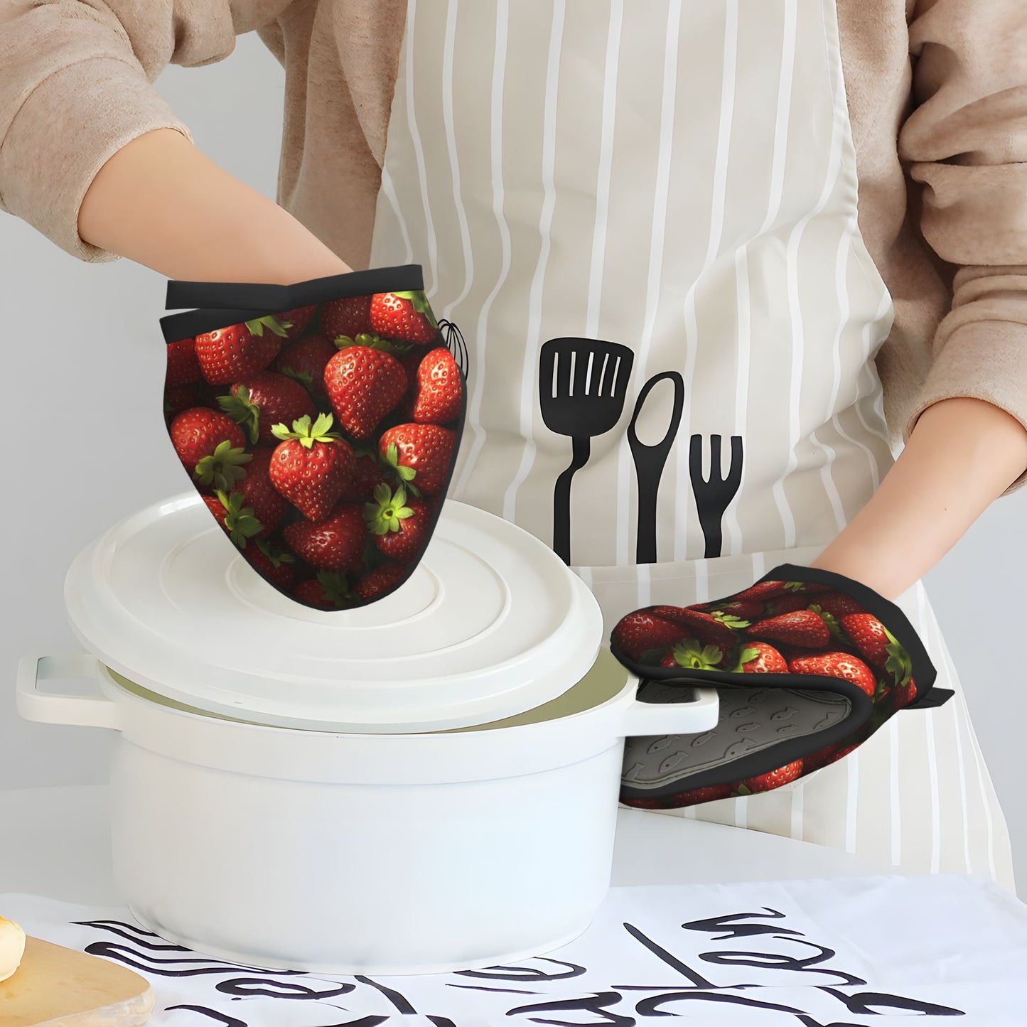 Creative Strawberry Print Oven Mitt | 15×15cm Heat-Resistant Non-Slip Kitchen Glove